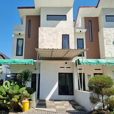 Villa Estetik Di Malang Eksteriør billede