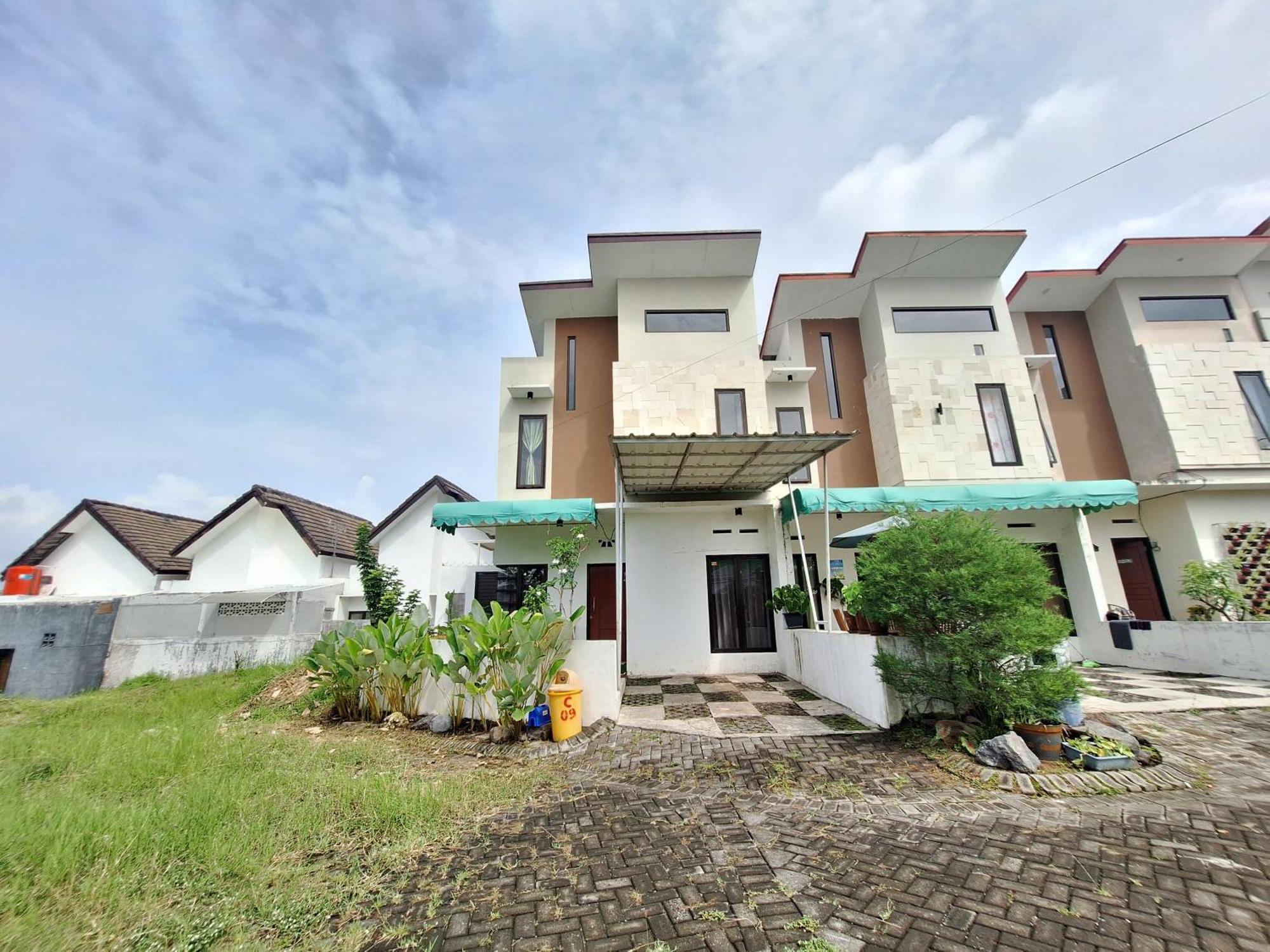 Villa Estetik Di Malang Eksteriør billede