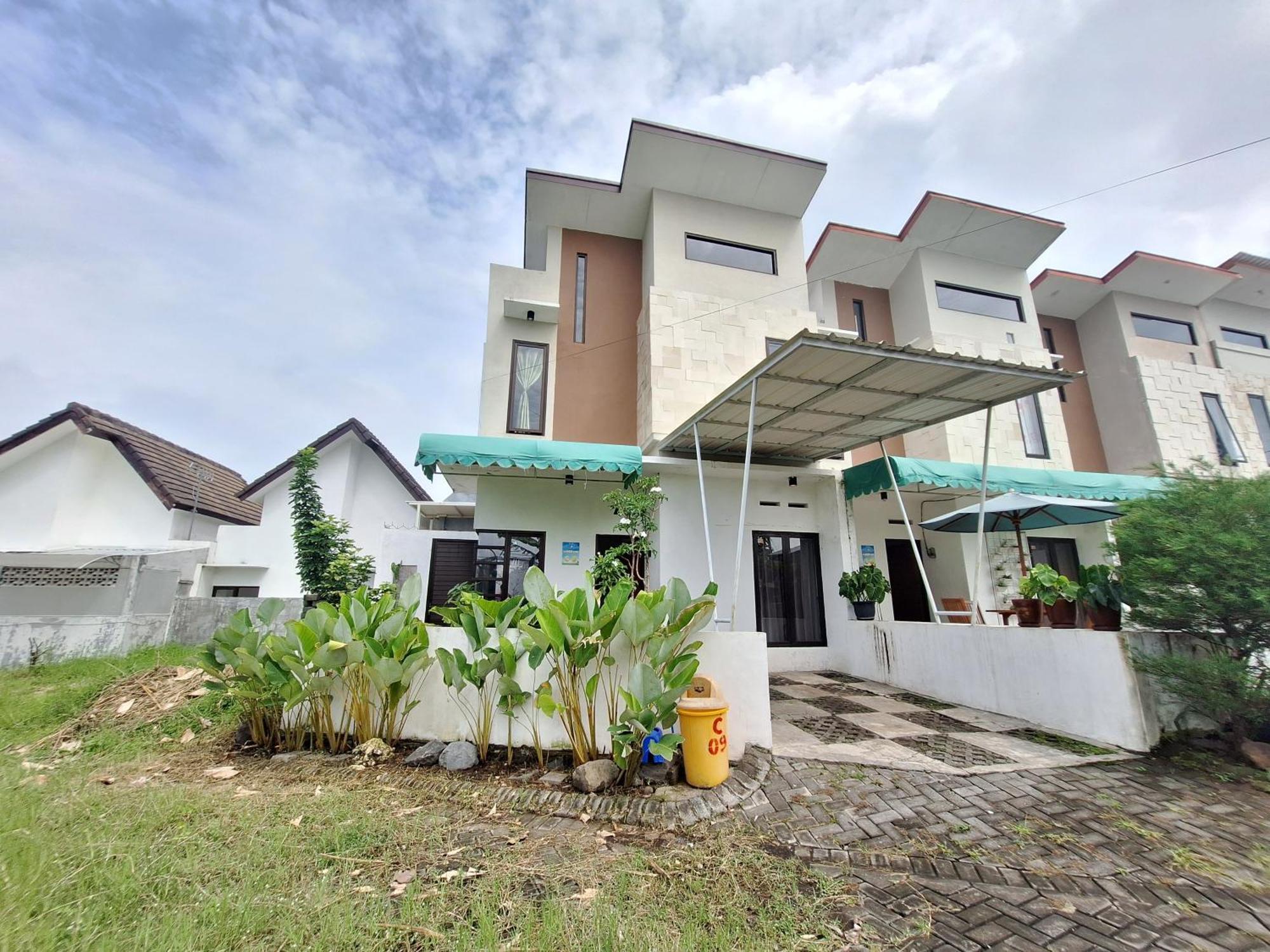 Villa Estetik Di Malang Eksteriør billede