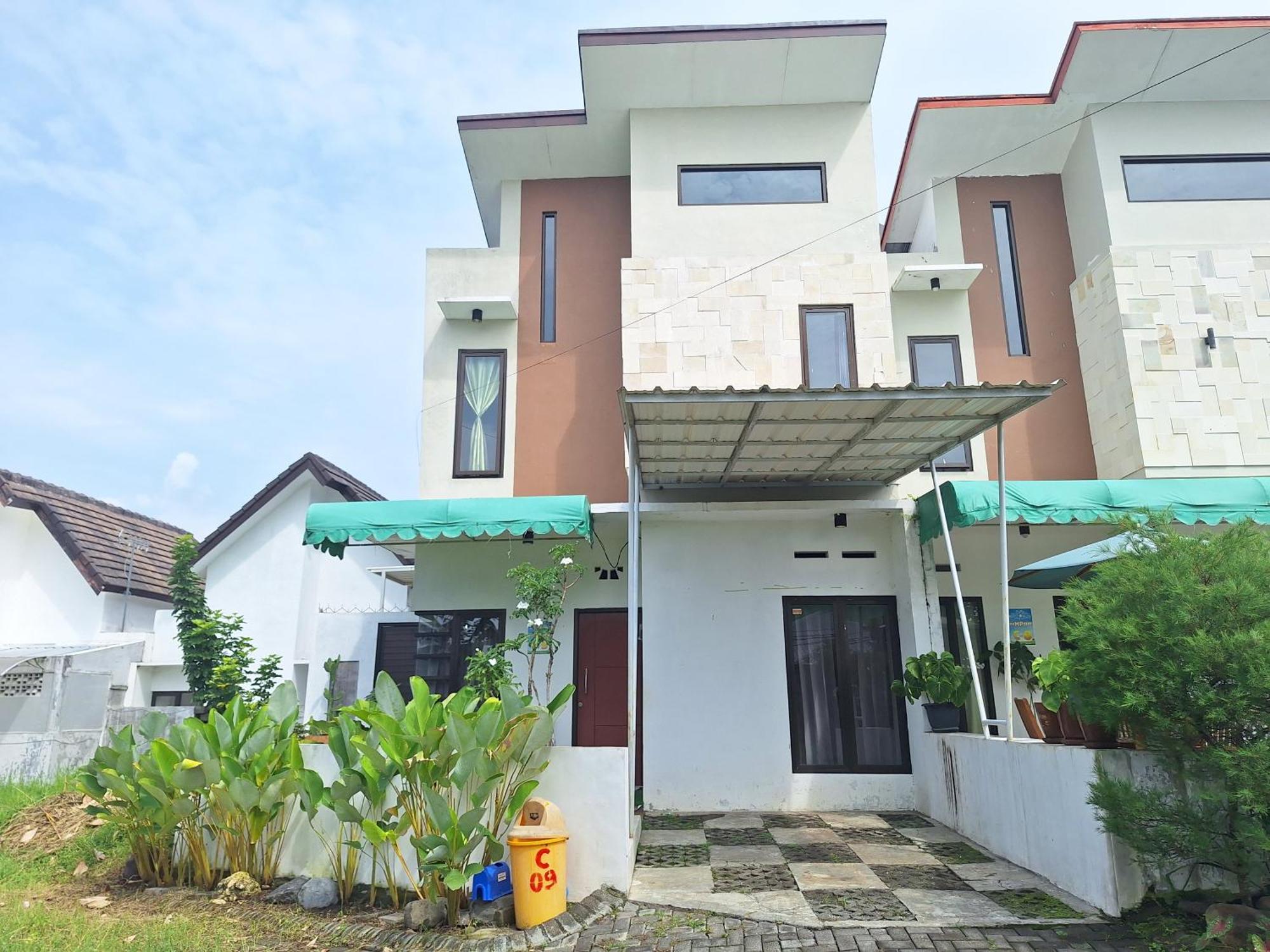 Villa Estetik Di Malang Eksteriør billede